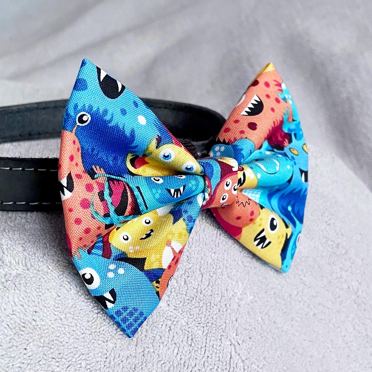 Friendly Aliens Dog Bow Tie