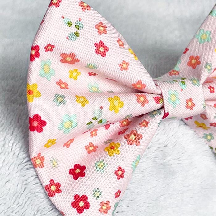 Dainty flowers pink bow tie